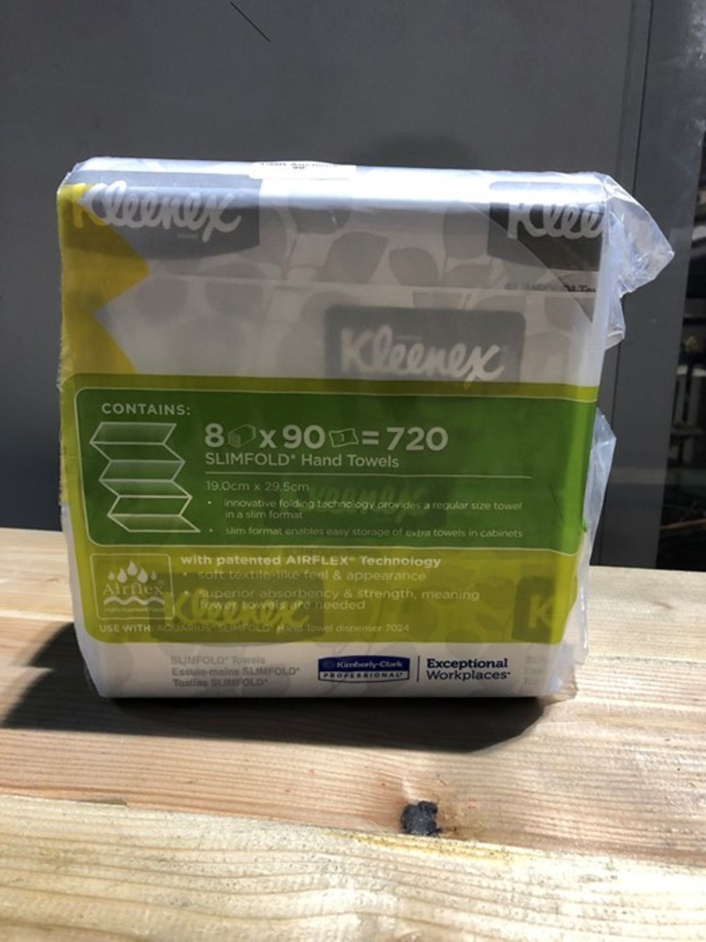 1 BAGGED SET OF 4 KLEENEX SLIMFOLD HAND TOWELS / 90 SHEETS PER PACK / PN - 863 (PUBLIC VIEWING