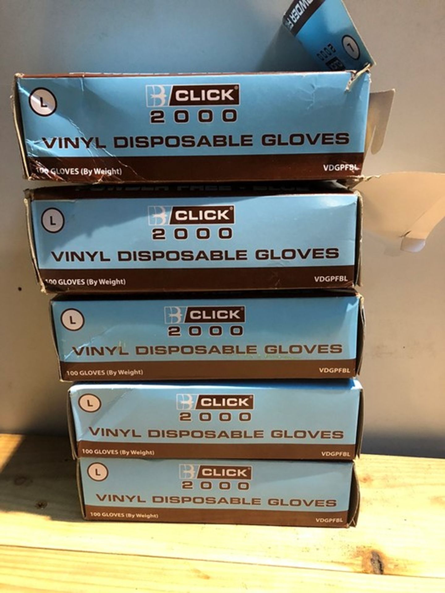 1 LOT TO CONTAIN 5 BOXES OF CLICK 2000 VINYL DISPOSABLE GLOVES POWDER FREE / SIZE: L (PUBLIC VIEWING