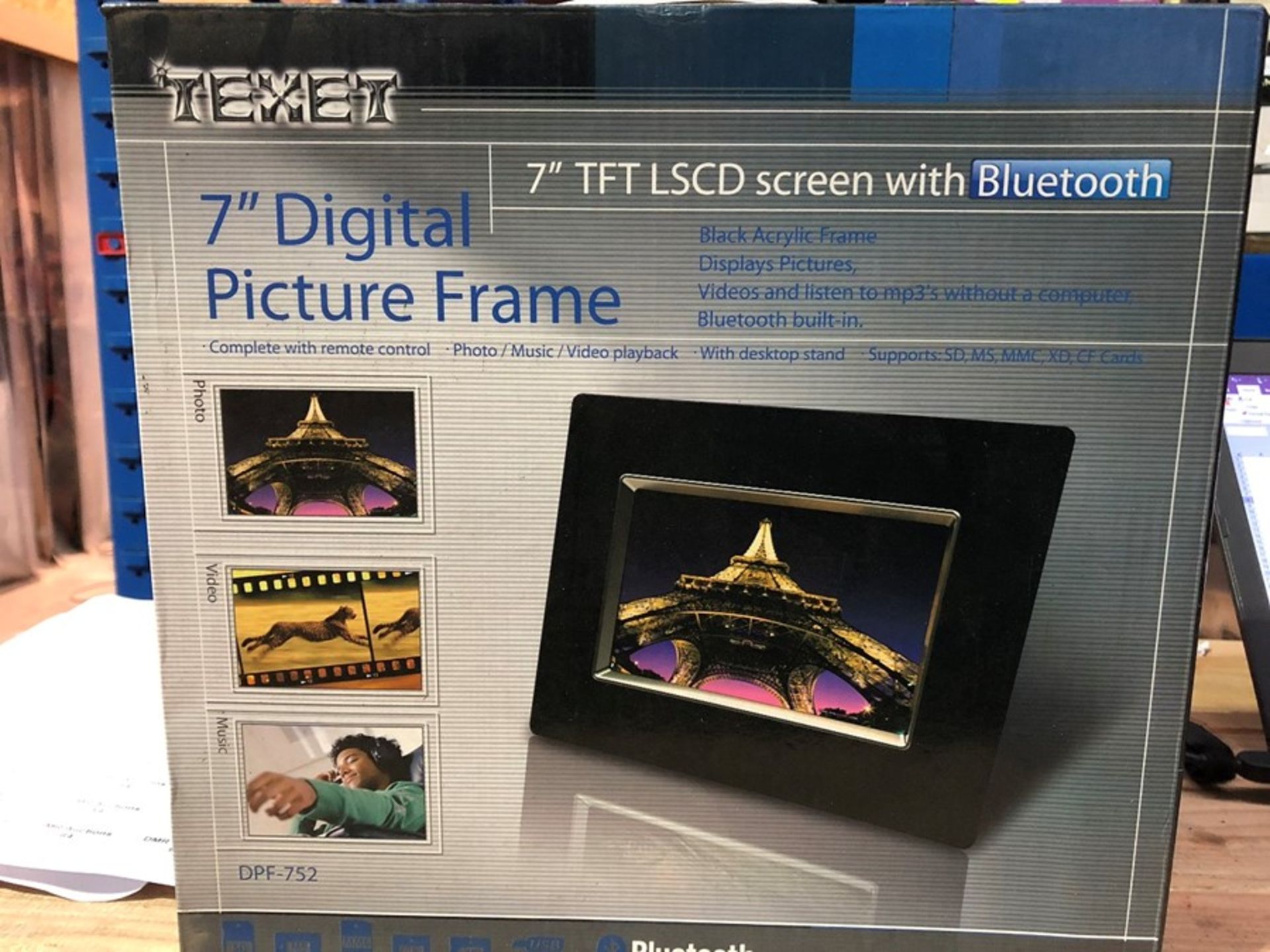 1 BOXED TEXET 7" DIGITAL PICTURE FRAME IN BLACK / RRP £29.99 (PUBLIC VIEWING AVAILABLE)