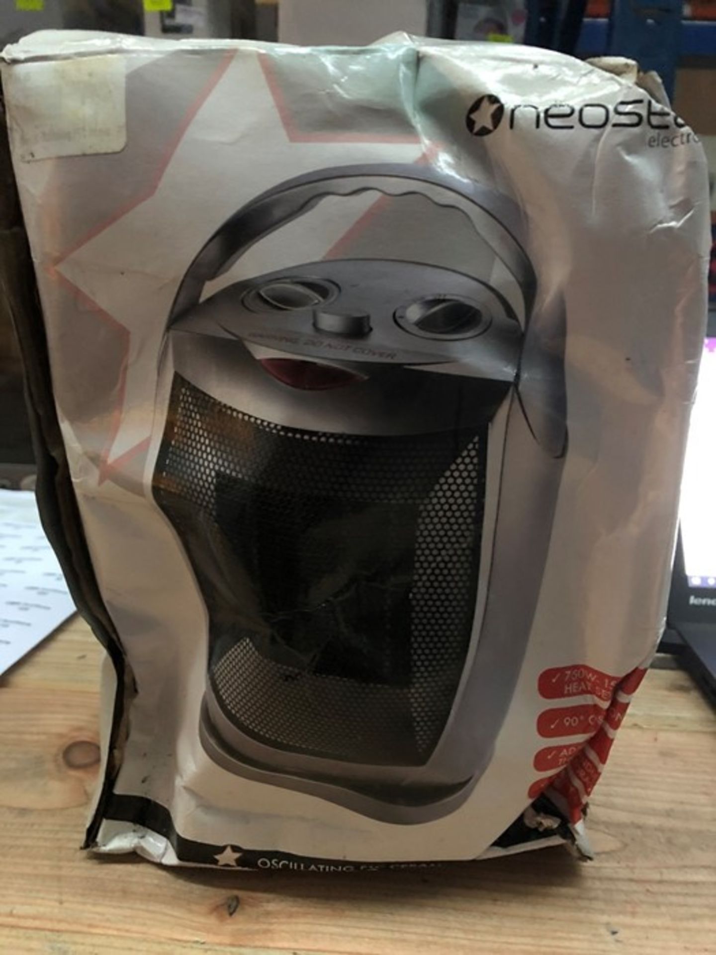 1 BOXED NEOSTAR ELECTRONICS OSCILLATING PTC CERAMIC HEATER / RRP £24.99 (PUBLIC VIEWING AVAILABLE)