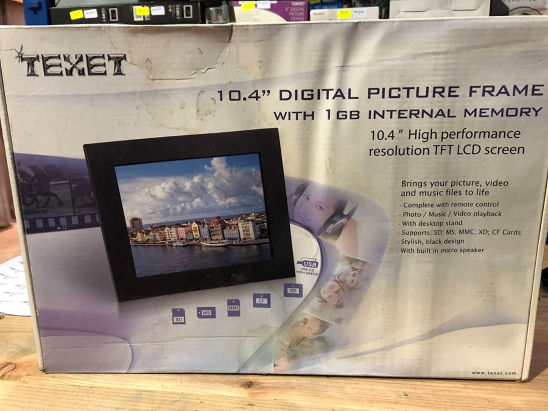 1 BOXED TEXET 10.4" DIGITAL PICTURE FRAME WITH 1 GB INTERNAL MEMORY / RRP £27.49 (PUBLIC VIEWING