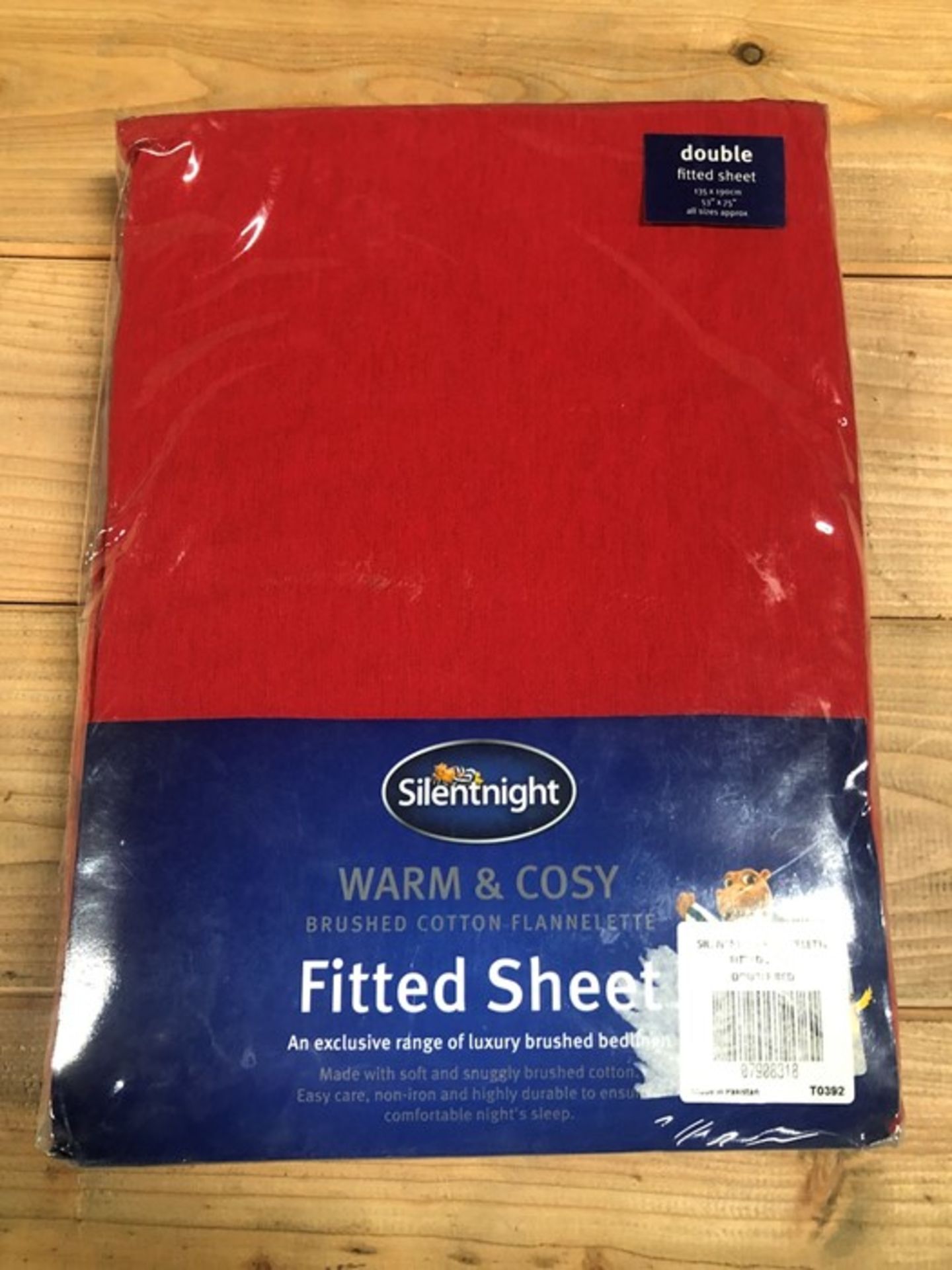 1 SILENT NIGHT WARM AND COSY DOUBLE FITTED SHEET IN RED (PUBLIC VIEWING AVAILABLE)