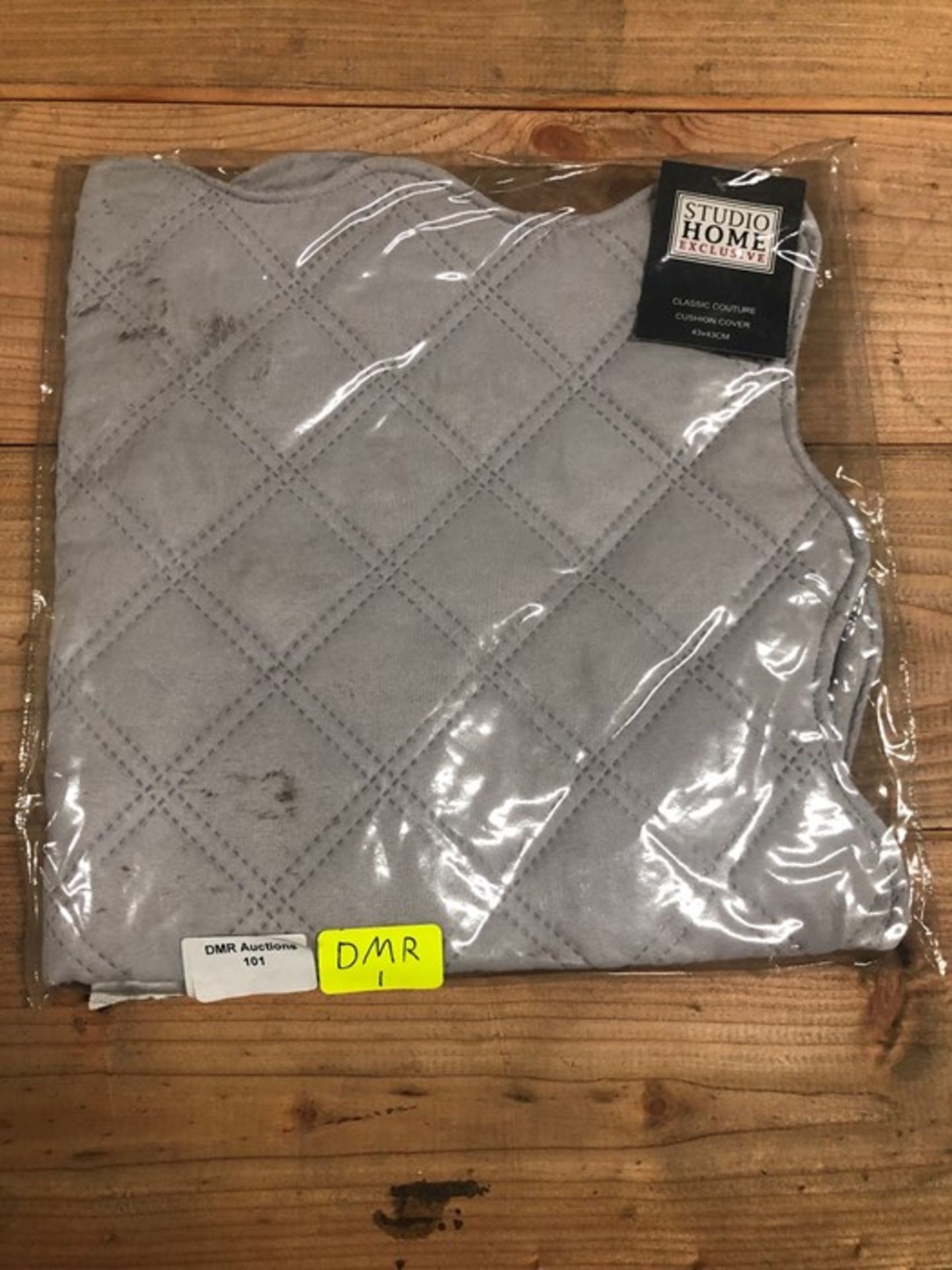 1 BAGGED CLASSIC COUTURE CUSHION COVER IN GREY (PUBLIC VIEWING AVAILABLE)