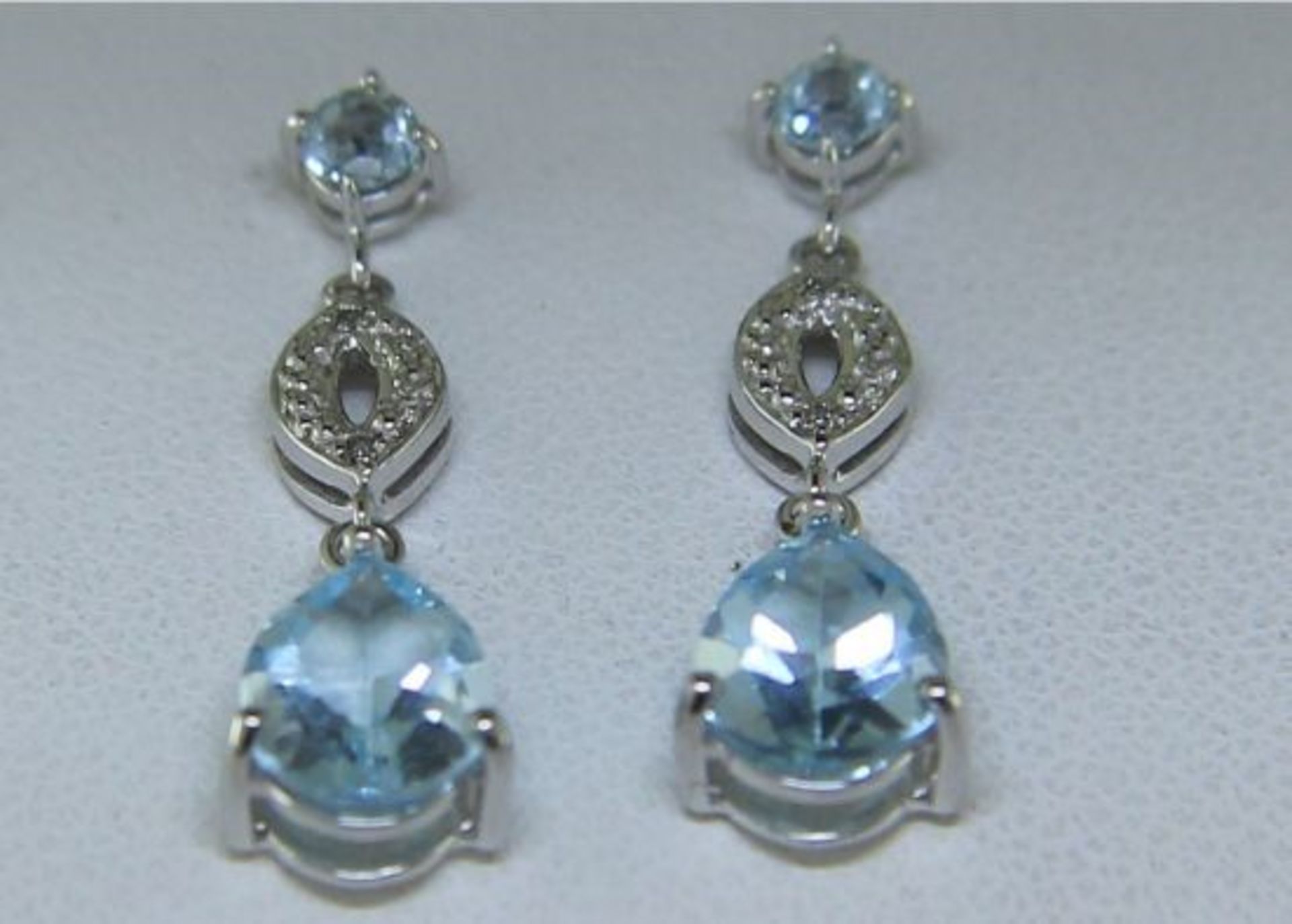 9ct White Gold Diamond And Blue Topaz Earring 0.02 - Image 2 of 3