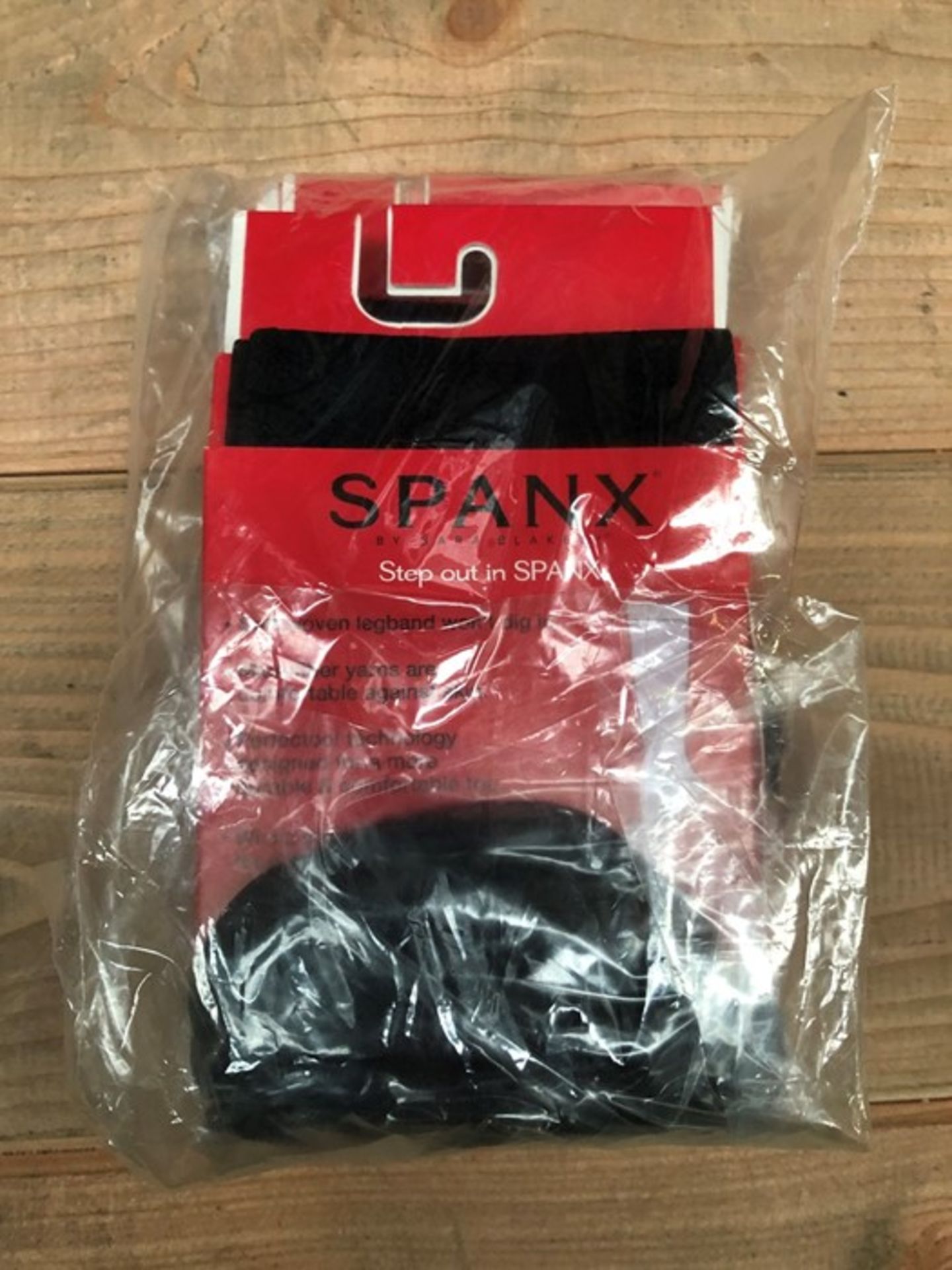 1 LOT TO CONTAIN 25 SPANX SOCKS IN BCSTP / SIZE ONE SIZE / STYLE 105 / RRP £375.00 (PUBLIC VIEWING
