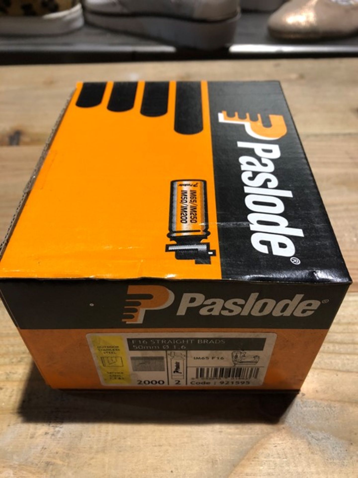 1 BOX OF PASLODE F16 STRAIGHT BRAD STAINLESS STEEL NAILS WITH 2 FUEL CELLS - APPROX 2000 PER BOX /