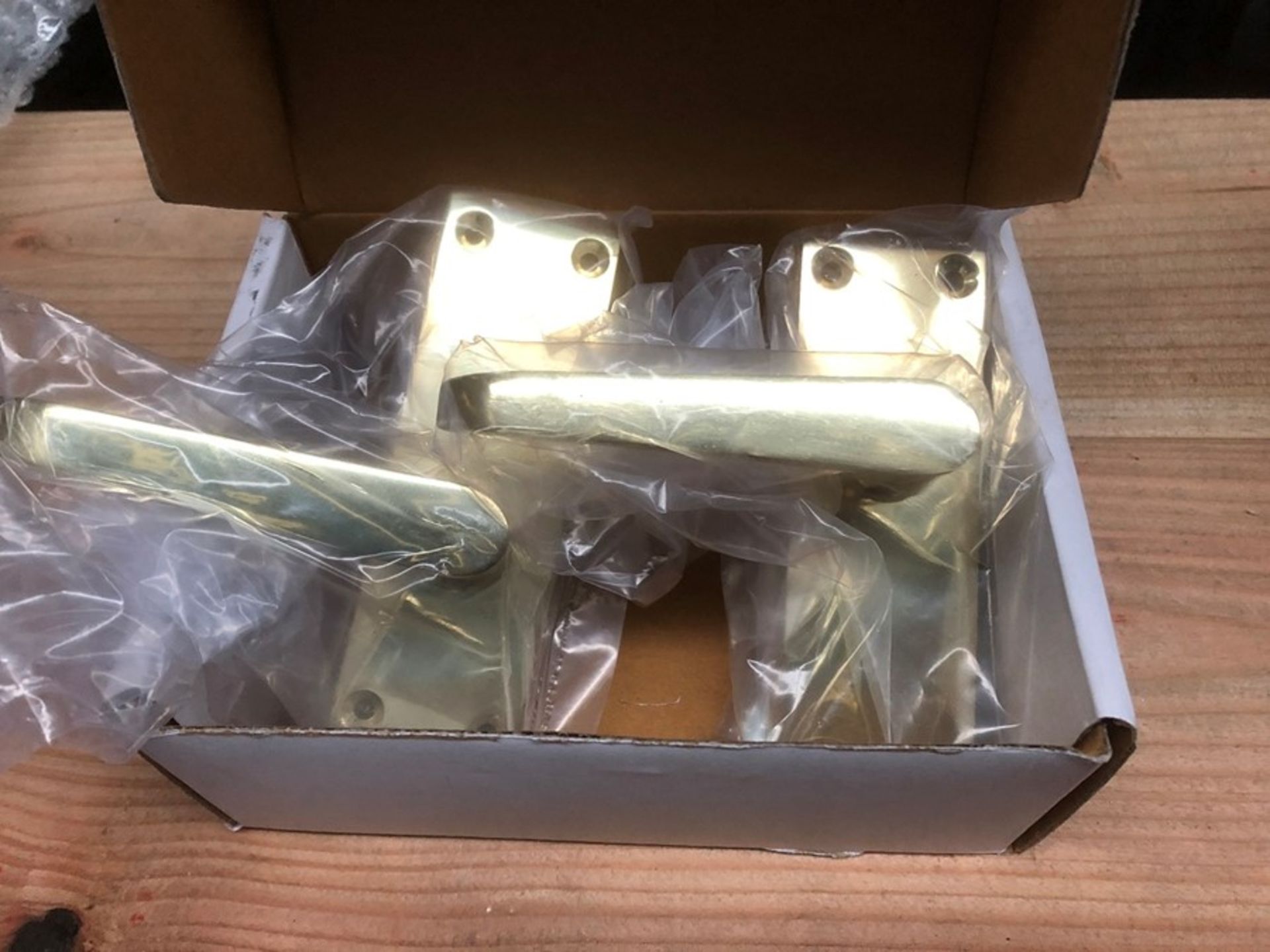 1 BOXED SET OF 2 GEORGE BOYD GBDF2030 GB LATCH DOOR HANDLES STRAIGHT BAR IN GOLD / PN - 880 (