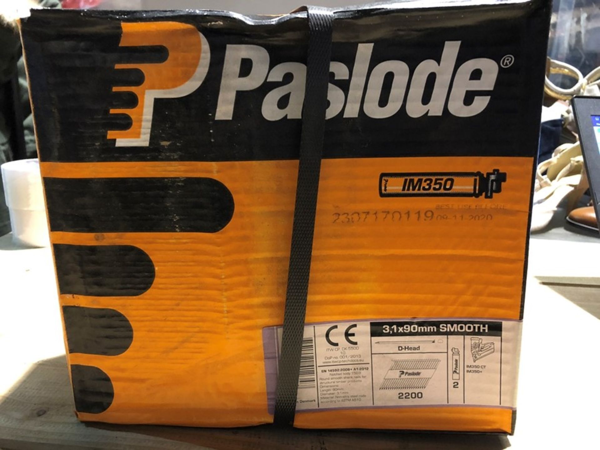 1 BOX OF PASLODE IM350 SMOOTH D-HEAD NAILS WITH 2 FUEL CELLS - APPROX 2200 NAILS PER BOX / SIZE: 3.1