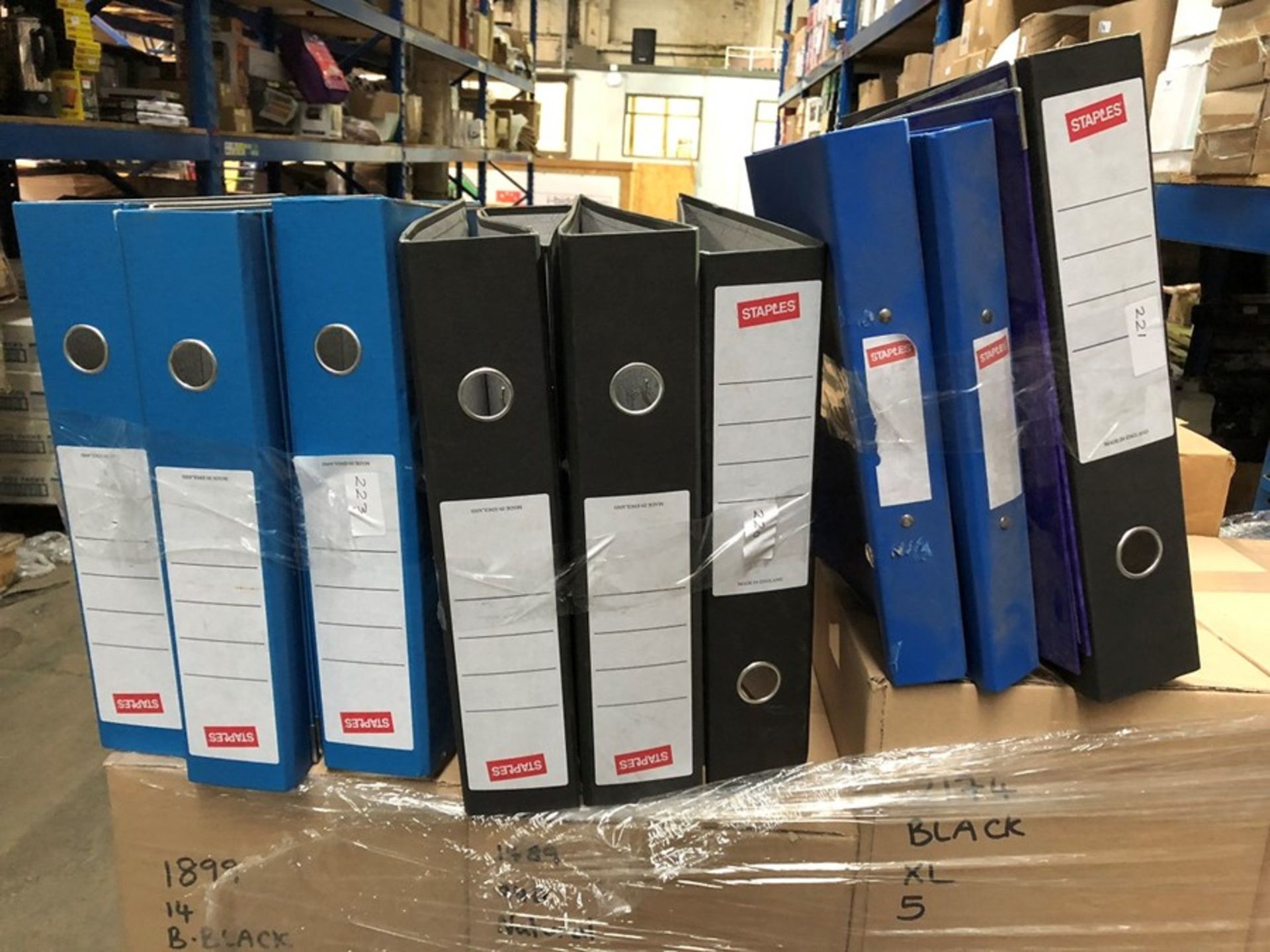 1 LOT TO CONTAIN APPROX 14 OFFICE BINDERS/FILES / COLOURS AND SIZES VARY (PUBLIC VIEWING AVAILABLE)