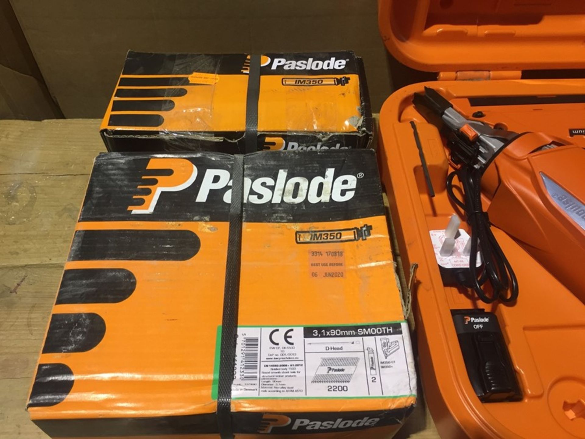 AS NEW PASLODE IMPULSE IM350+ LITHIUM NAIL GUN - Image 3 of 6