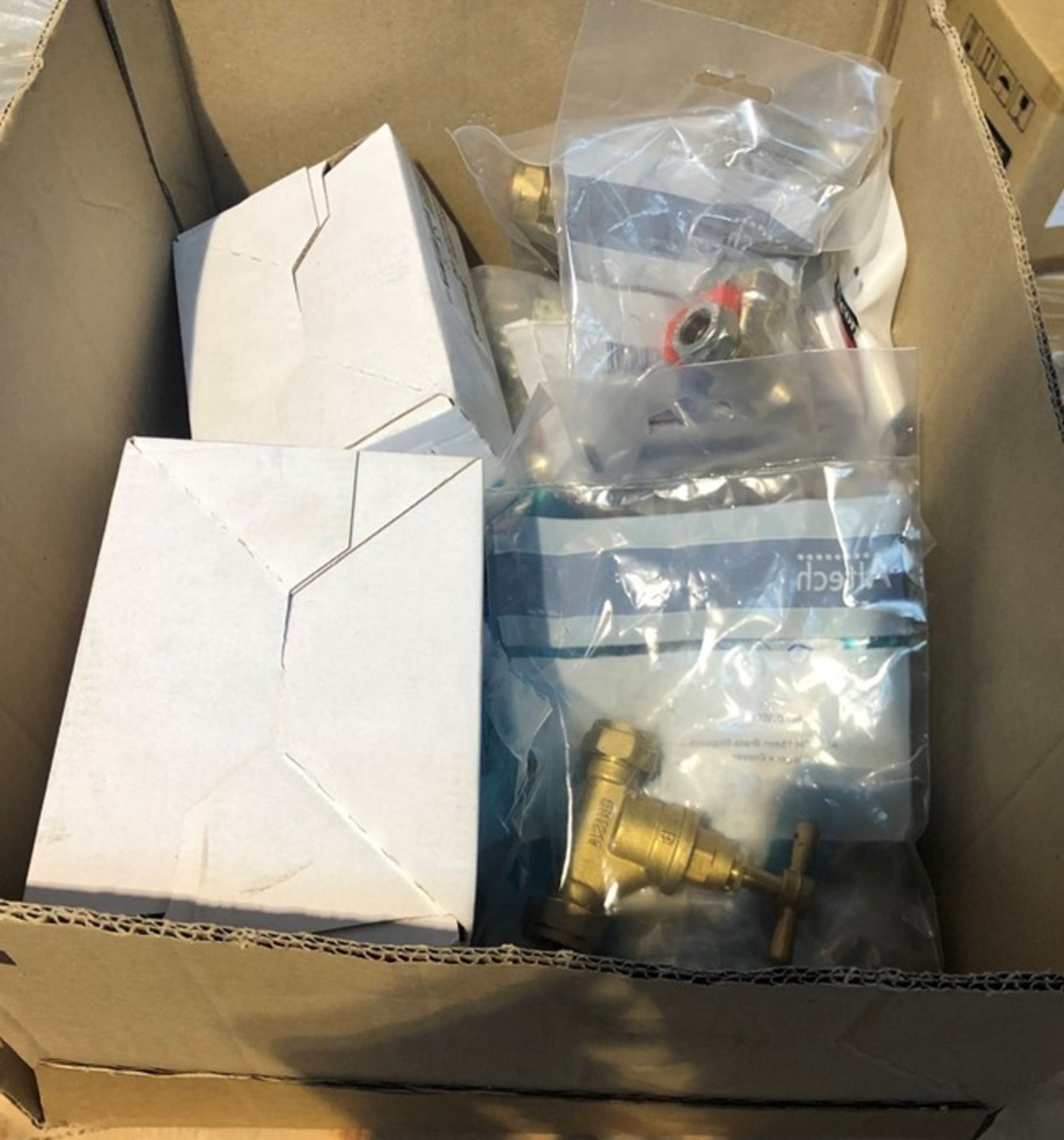 1 LOT TO CONTAIN ASSORTED PLUMBING HARDWARE (PUBLIC VIEWING AVAILABLE)