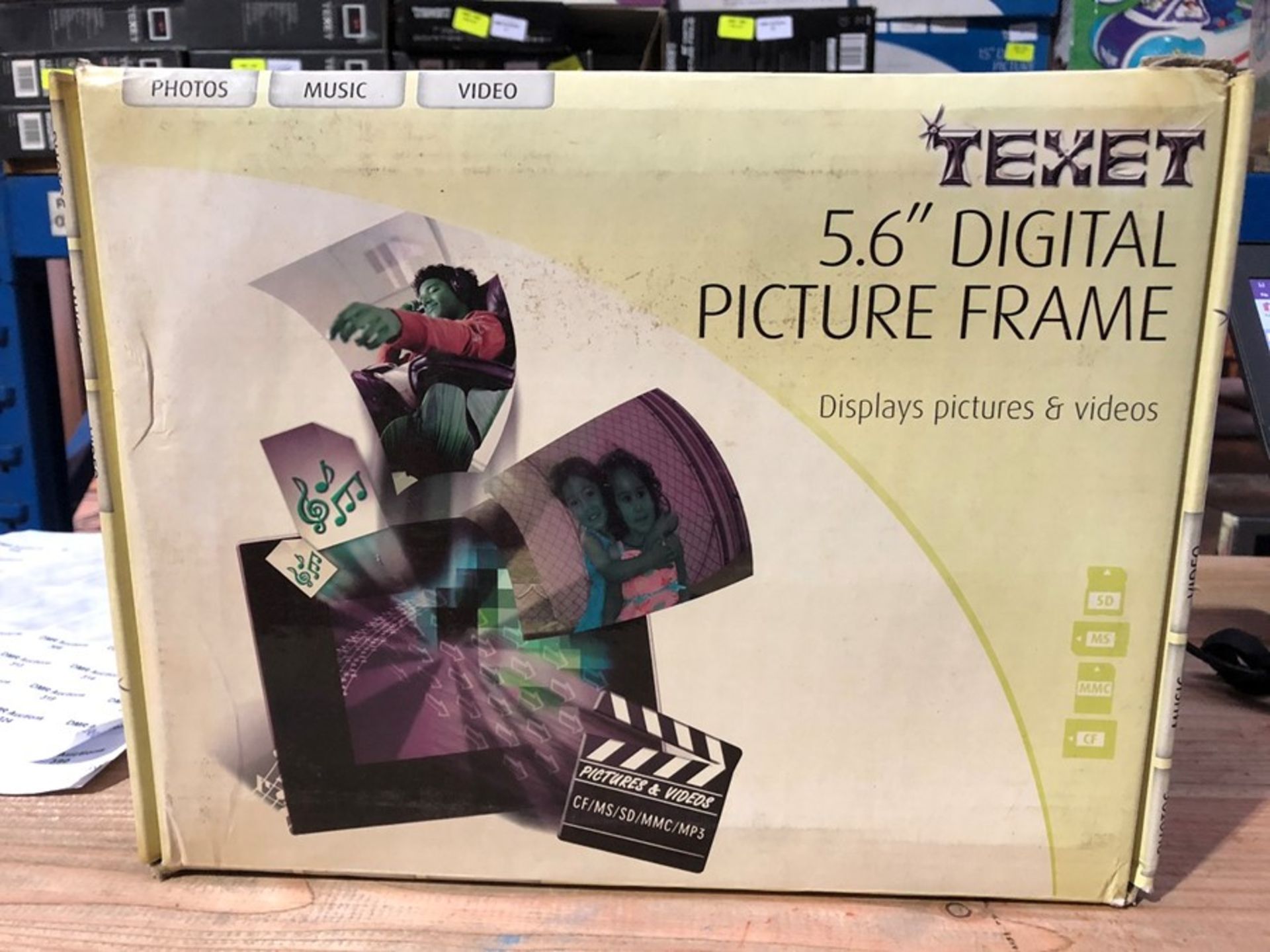 1 BOXED TEXET 5.6" DIGITAL PICTURE FRAME IN BLACK / RRP £29.99 (PUBLIC VIEWING AVAILABLE)