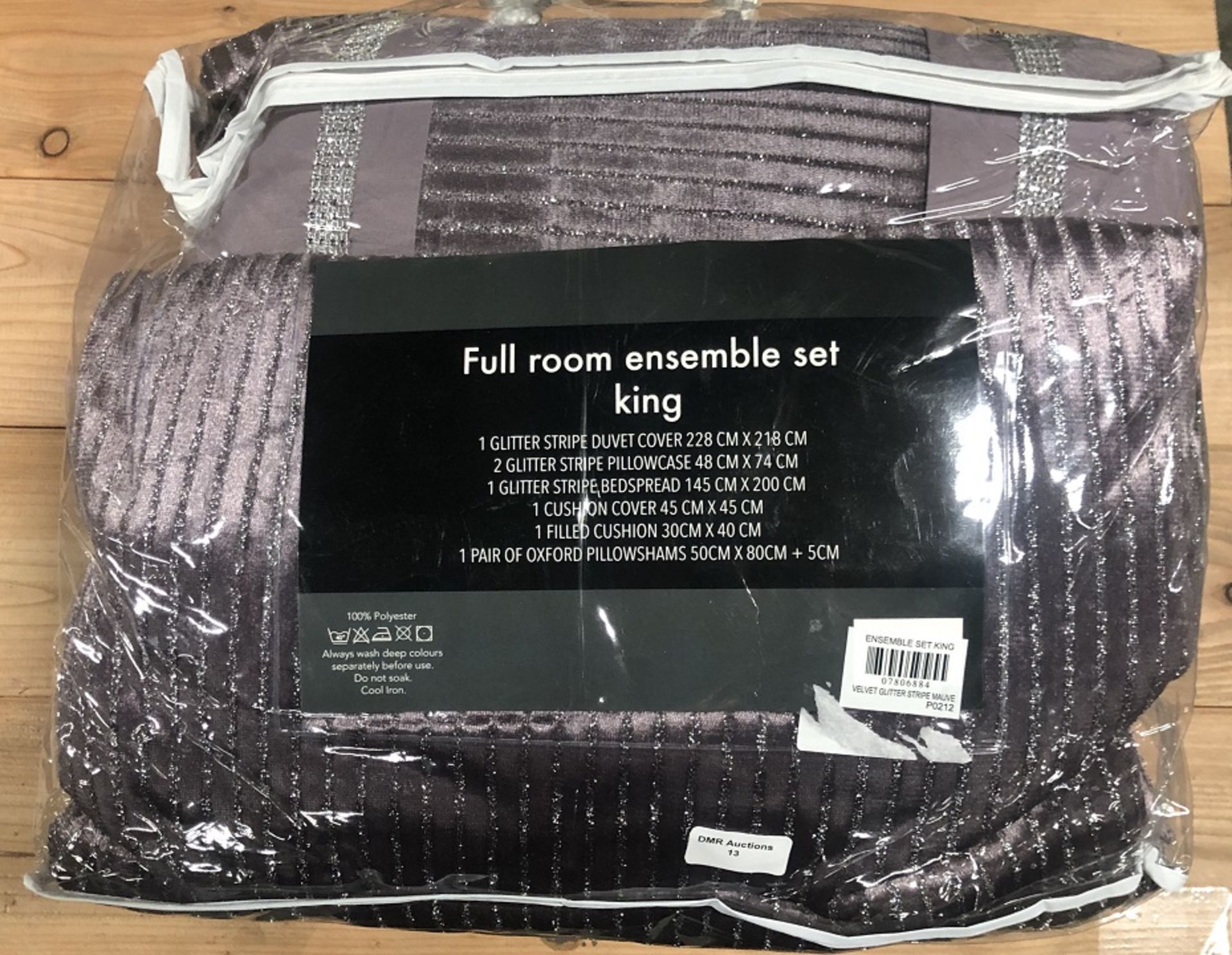 1 BAGGED VELVET GLITTER STRIPE KING SIZE BEDROOM ENSEMBLE IN MAUVE / RRP £199.99 (PUBLIC VIEWING