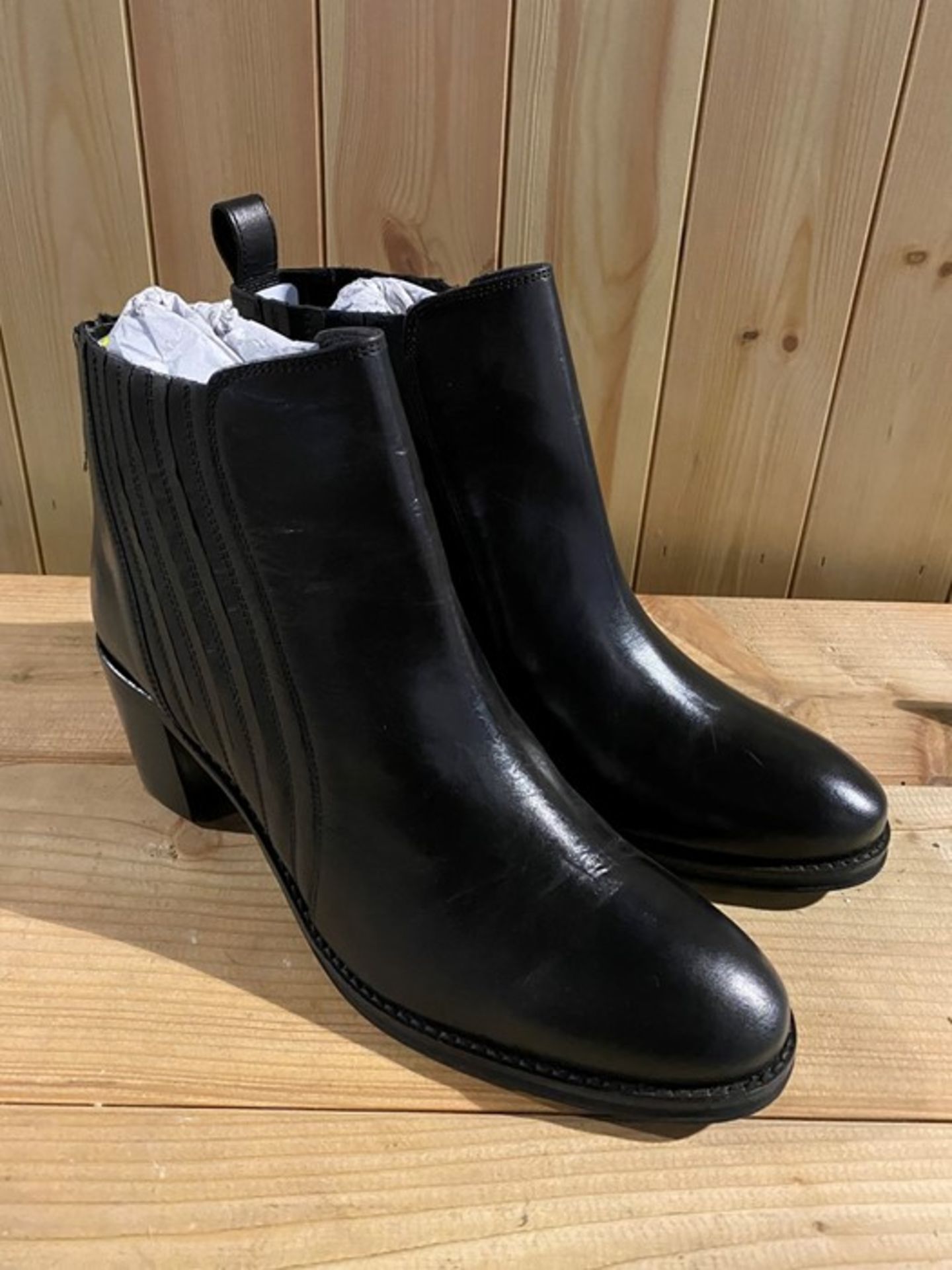 1 PAIR OF WOMEN'S CASTALUNA CHELSEA BOOTS / SIZE: 7 / RRP £95.00 (PUBLIC VIEWING AVAILABLE)