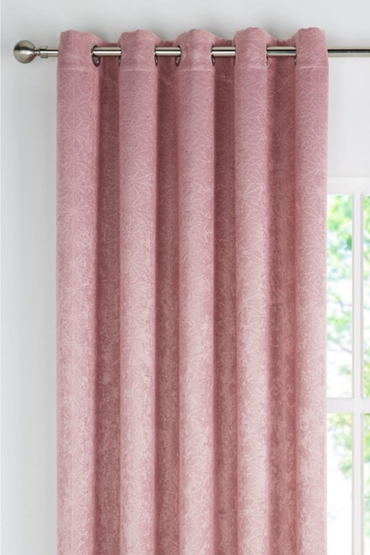 1 BAGGED GEM BLOCKOUT LINED EYELET CURTAINS IN PINK / SIZE: 45 X 72 (PUBLIC VIEWING AVAILABLE)