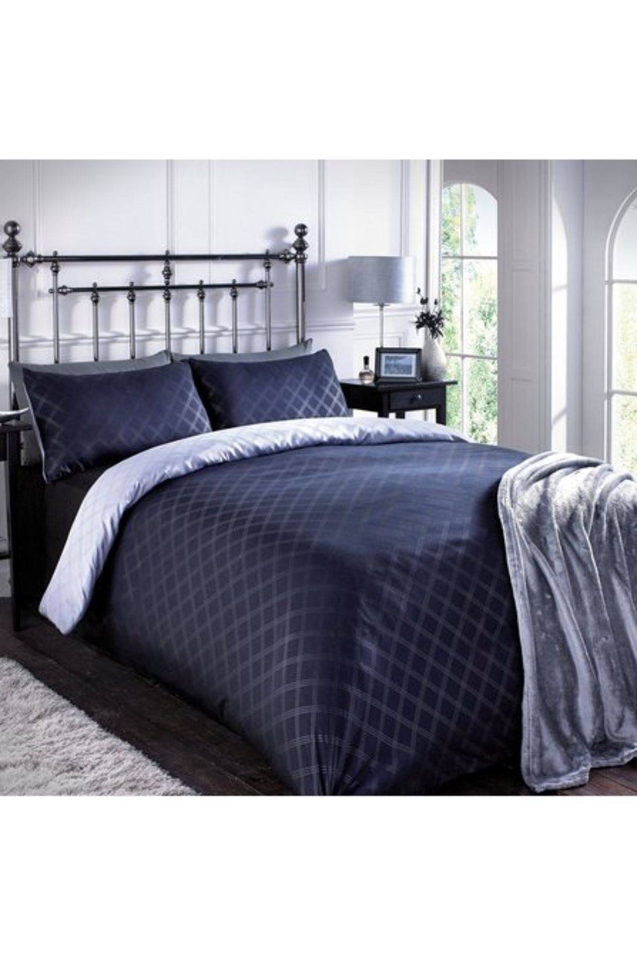 1 BAGGED LINDON CHECK DUVET SET IN BLACK/GREY / SIZE 135 X 200CM (PUBLIC VIEWING AVAILABLE)