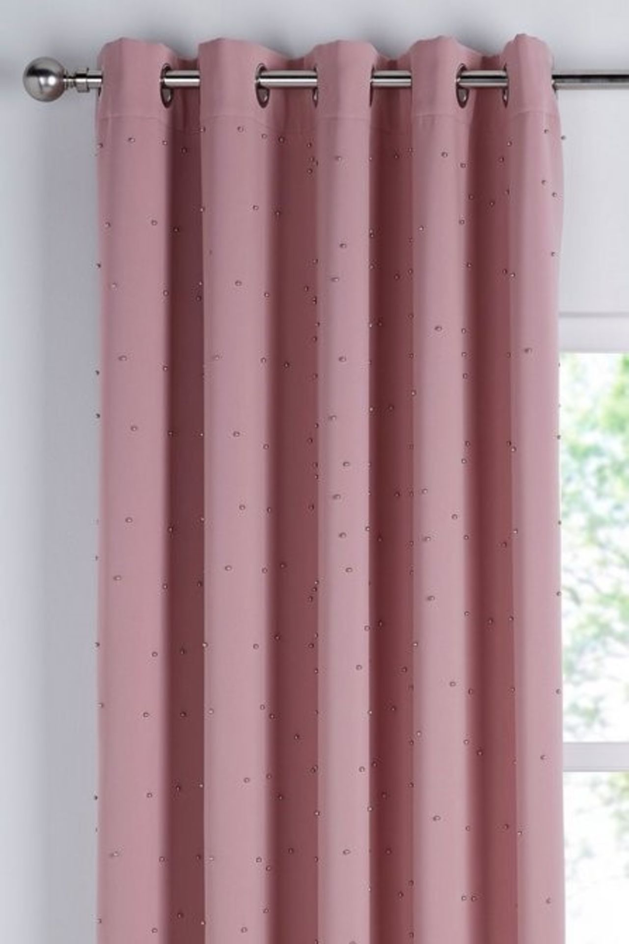 1 BAGGED SILVER PEARL BLACKOUT EYELET CURTAINS IN BLUSH / SIZE: 46 X 54 (PUBLIC VIEWING AVAILABLE)