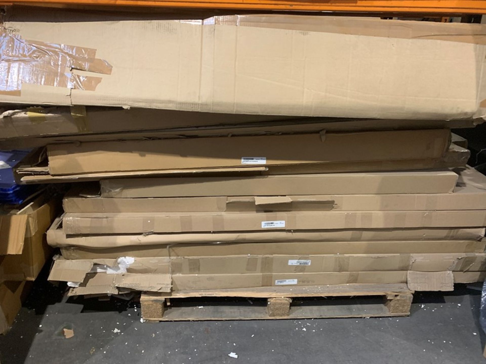 1 LOT TO CONTAIN ASSORTED FURNITURE PARTS (PUBLIC VIEWING AVAILABLE)