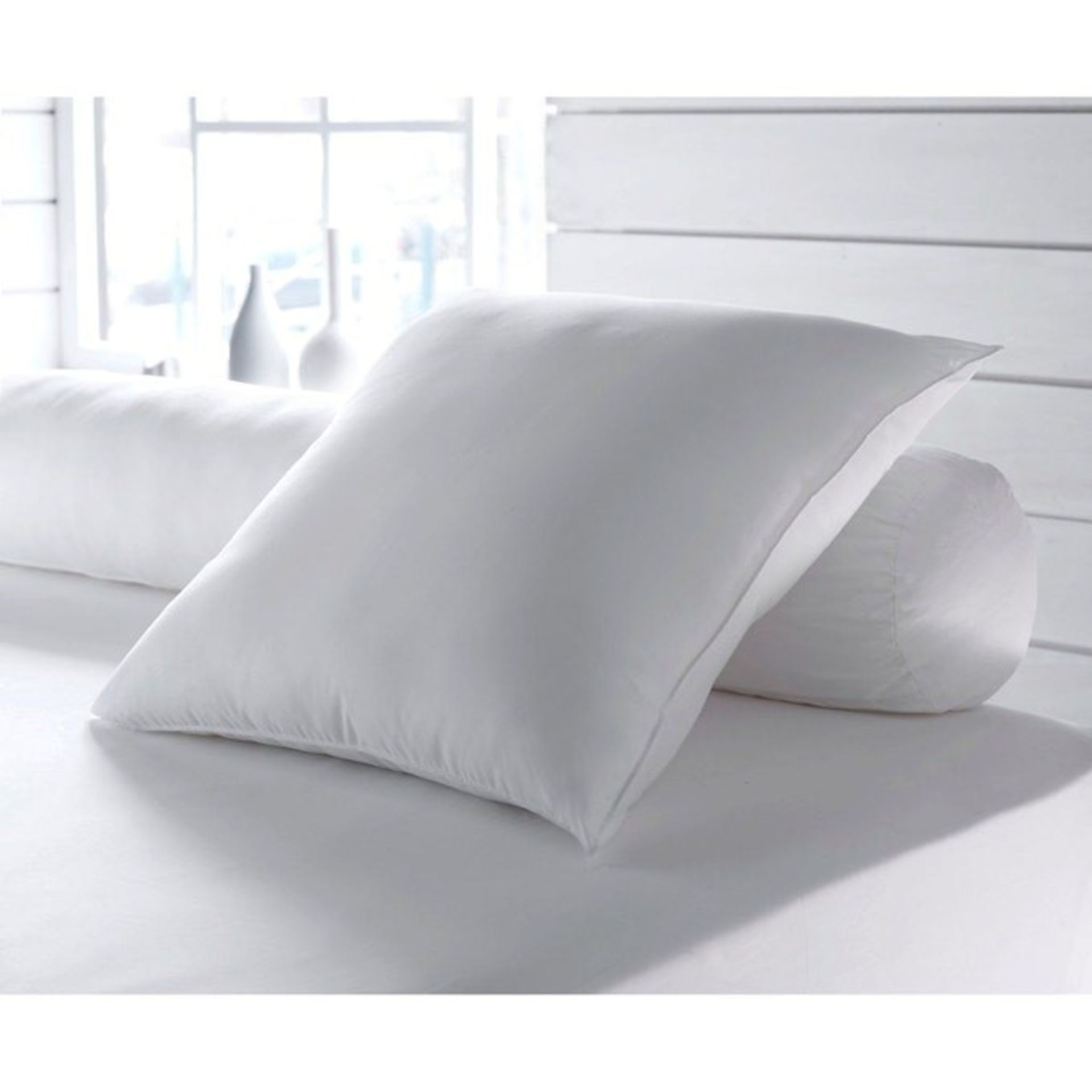 1 GRADE A BAGGED DESIGNER DODO SYNTHETIC SOFT SQUARE PILLOW IN WHITE / SIZE: APPROX 65X65CM / RRP £