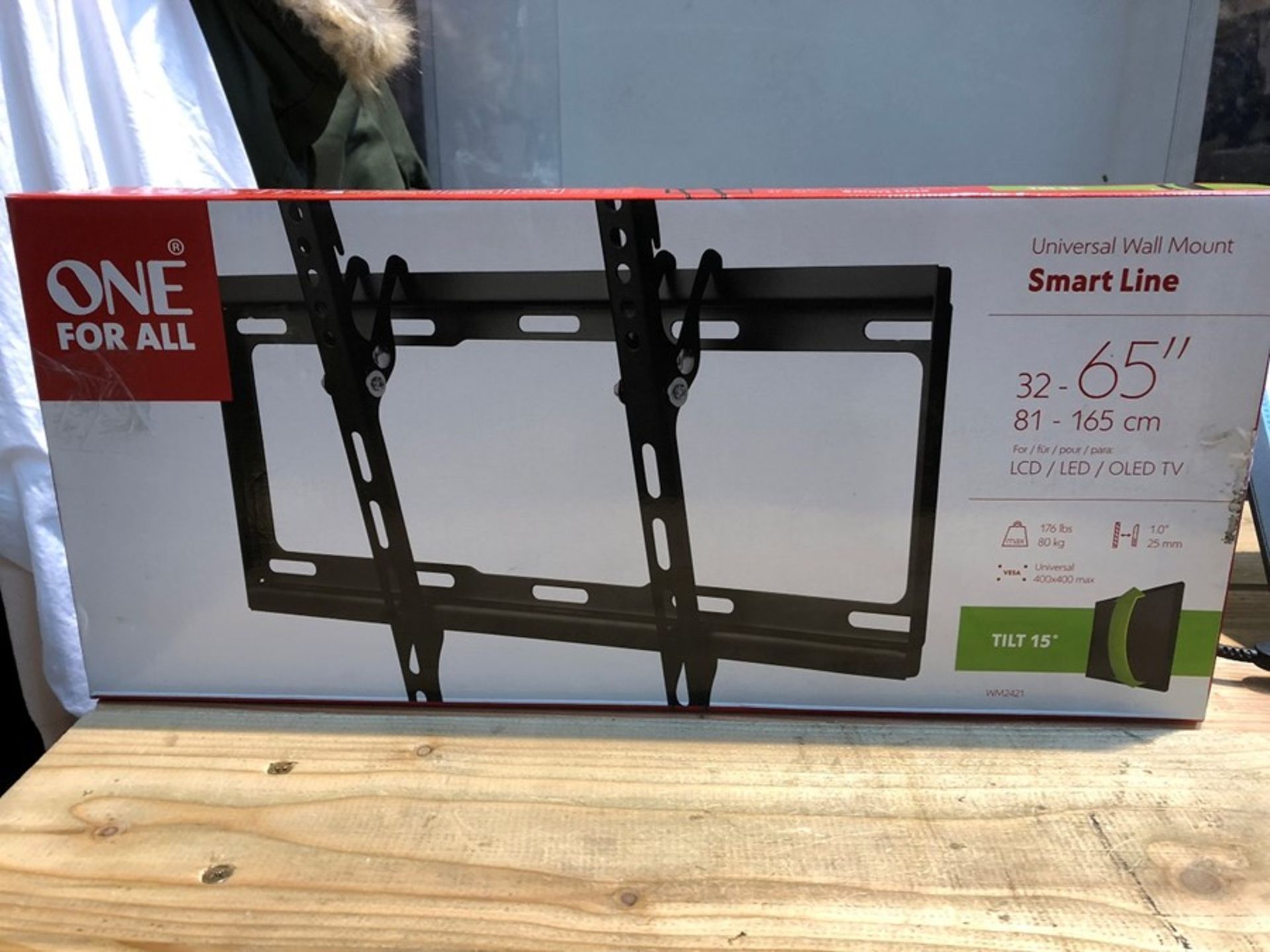 1 BOXED ONE FOR ALL UNIVERSAL WALL MOUNT SMART LINE WITH 15 DEGREE TILT - WM2421 / SIZE: 32-65" OR