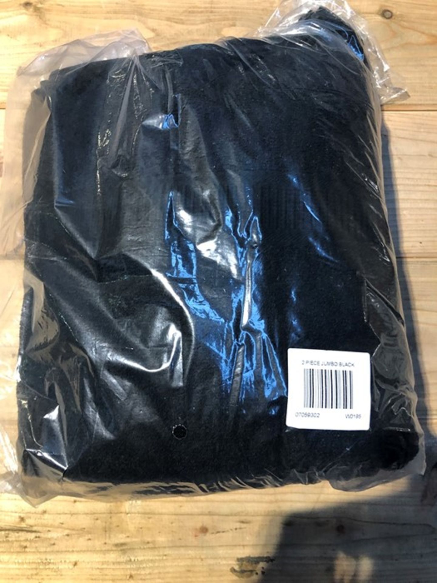1 BAGGED PAIR OF JUMBO TOWELS IN BLACK (PUBLIC VIEWING AVAILABLE)