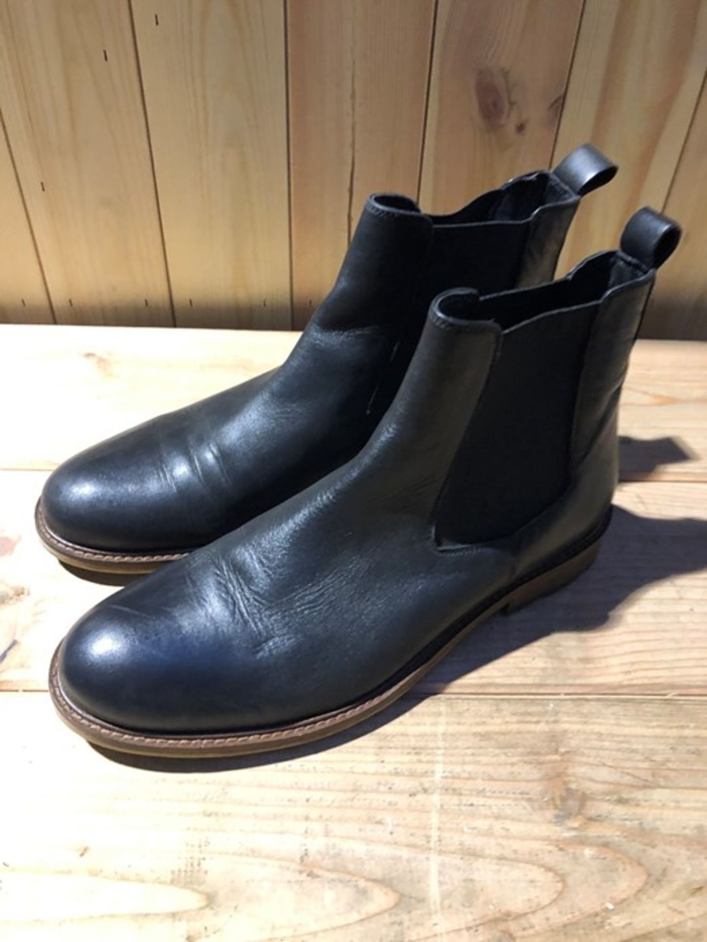 1 PAIR OF LEATER BOOTS IN BLACK / SIZE 8 UK (PUBLIC VIEWING AVAILABLE)