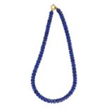 LAPISLAZULI-COLLIERSchmeichelndes Collier aus walzenförmigen Lapislazuli-Gliedern von ø ca. 8 mm. An