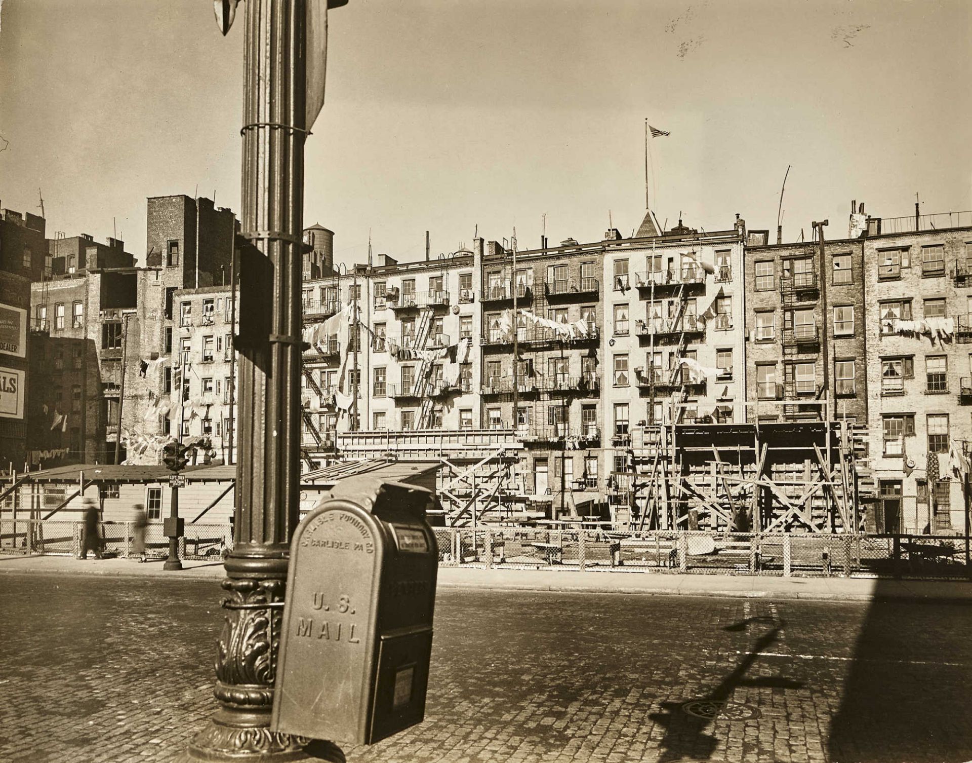 ABBOTT, BERENICESpringfield 1898 - 1991 MonsonEast Houston Street, Manhattan, 1937.