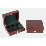 AUFBEWAHRUNGSBOXENTwo small horizontal wood and green velvet fitted boxes for three gentleman's