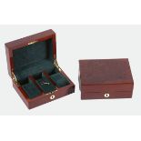 AUFBEWAHRUNGSBOXENTwo small horizontal wood and green velvet fitted boxes for three gentleman's