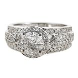 DIAMANT-RINGExquisiter Ring aus Weissgold 18 kt. Der Ringkopf besetzt mit 1 Diamant im Princess-