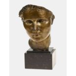 HUBACHER, HERMANNBiel 1885 - 1976 ZürichMaske der Frau A.H..Bronze, patiniert,verso a. Hals sig. "