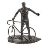 GEISER, KARLBern 1898 - 1957 ZürichKleiner Velorennfahrer, mit ausgetrecktem Arm.Bronze, dunkel