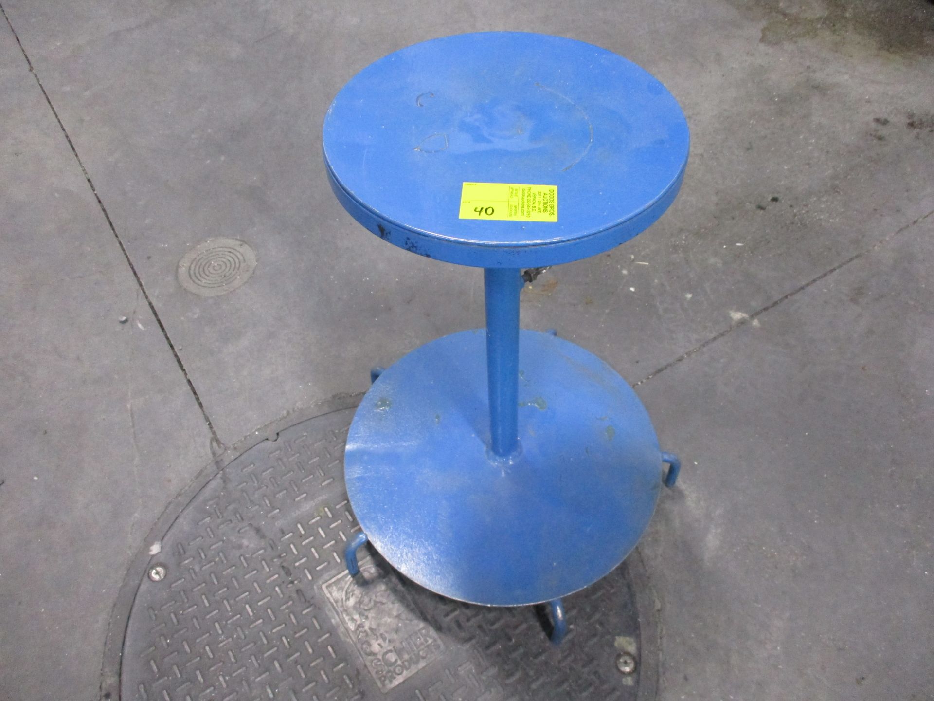 Metal adjustable stool