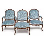 Satz von 3 Fauteuils, Louis XV,Frankreich um 1750-60. Nussbaum massiv. Geschweiftes profiliertes