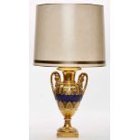 Henkelamphore als Tischlampe, Neo-Empire,Sèvres-Stil, Frankreich Anf. 19. Jh. Vase m.