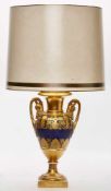 Henkelamphore als Tischlampe, Neo-Empire,Sèvres-Stil, Frankreich Anf. 19. Jh. Vase m.