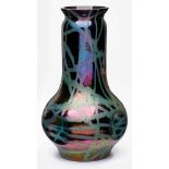 Vase, wohl Loetz Wwe. um 1900.Violettes Glas m. Fadenauflage, irisierend über- fangen. Kugelige