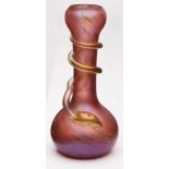 Kl. Vase mit Schlangenbesatz,wohl Loetz Wwe. um 1900. Farbloses Glas, teils m. gelber Einschmelzung,