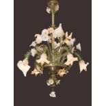 Gr. florale Murano-Deckenlampe, 20. Jh.Hellgrün getöntes Glas m. stilisierten Calla- u.
