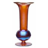 Vase, WMF um 1920.Dekor "Myra". Bernsteinfarbenes Glas, irisierend überfangen. Kugelige Bauchung