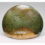 Keramik Jean Paul van Lith(geb. 1940, Frankreich) Kl. Vase, um 1970. Heller Scherben, außen grün