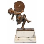 Kl. Bronze Carl Kauba(1865 Wien - 1922 Wien) "Tanzendes Mädchen mit runder Zielscheibe" hellbraun