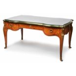 Gr. Bureau-Plat, Louis-XV-Stil, Frankreich20.Jh. Nussbaum furn. Rechteckiges geschweiftes Gestell m.