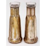 Paar Vasen mit Glaseinsatz,Jugendstil, Orivit um 1908. Messing versilbert. Je schlanke Röhrenform m.