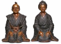 Paar gr. BronzenSamurai und Frau kniend, Japan 20. Jh. Rot- u. dunkelbraun patiniert. Je in