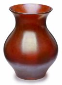 Kl. bauchige Vase, wohl WMF um 1920.Typ "Myra". Bernsteinfarbenes Glas, irisierend überfangen.
