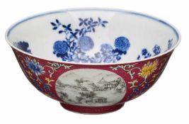 Kumme, China wohl 1811.Porzellan m. Blaumalerei-Dekor (innen) u. bunten Schmelzfarben (außen).