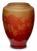 Kl. Vase mit Disteldekor,d`Argental/ St. Louis-Münztal um 1900. Farbloses Glas, innen gelb u.