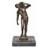 Kl. Bronze "Lastenträger" um 1937.Dunkelbraun patiniert. Stehende Figur auf naturalistisch